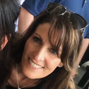 Meet your Posher, Lora